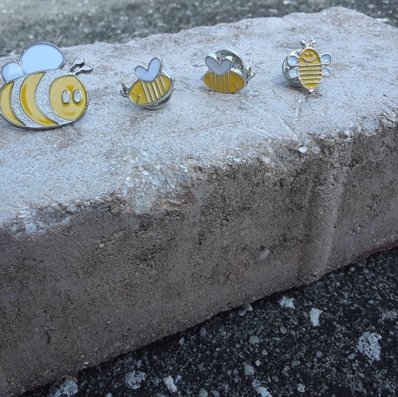 Set of 4 bumble bee pins - Picture 5 of 6